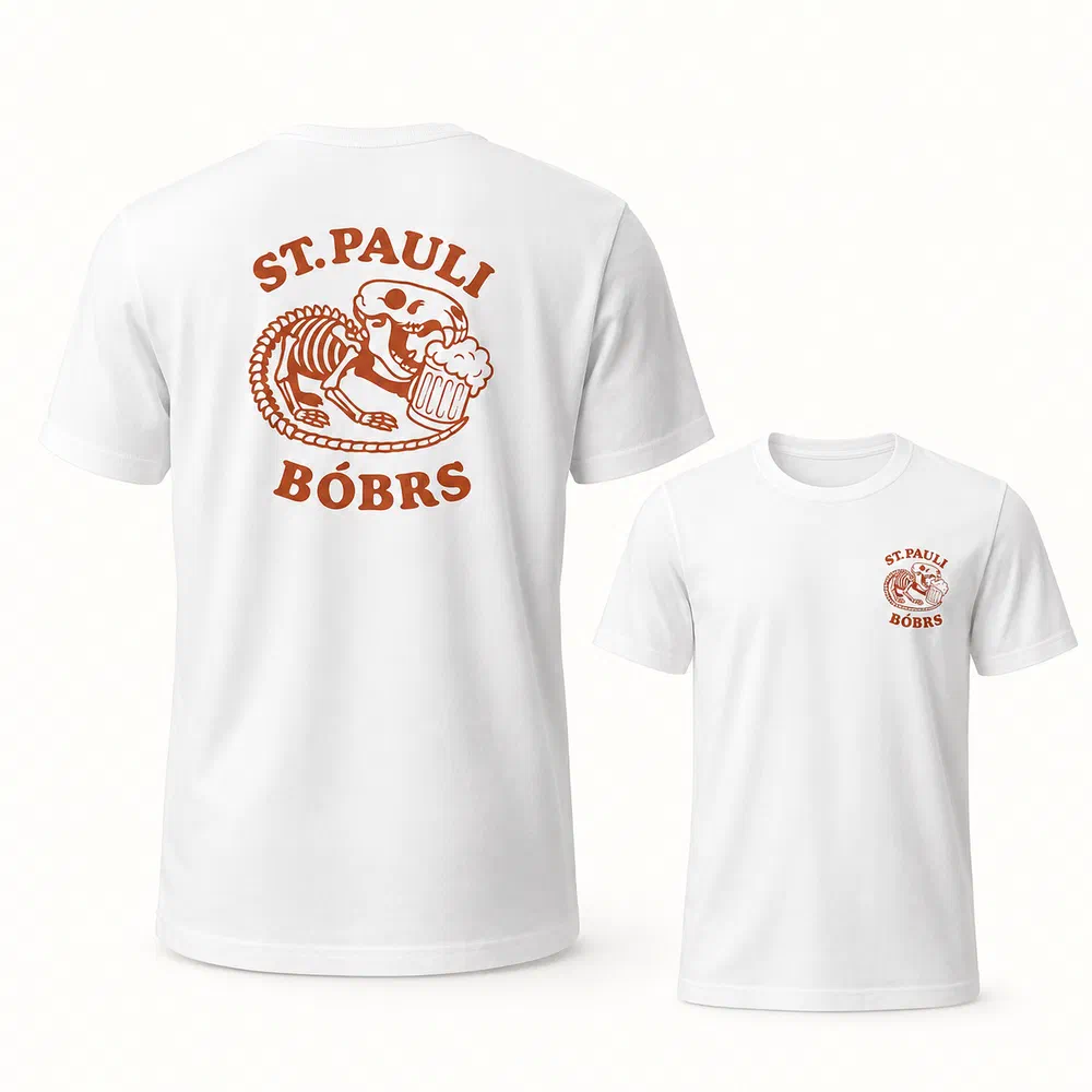Weißes T-Shirt mit dem Bóbrs-Wappen groß auf dem Rücken und klein auf der Brust